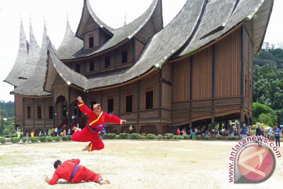 Thousands of Pesilats Follow Galanggang Siliah Baganti Festival 