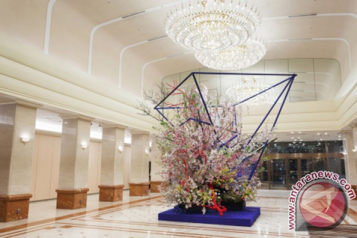 Keio Plaza Hotel Tokyo hosts exhibition of spectacular Ikebana flower arrangement by Artist Hiroki Maeno
