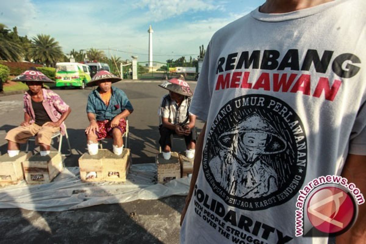 Petani Meninggal Dunia Akibat Aksi Semen Kaki