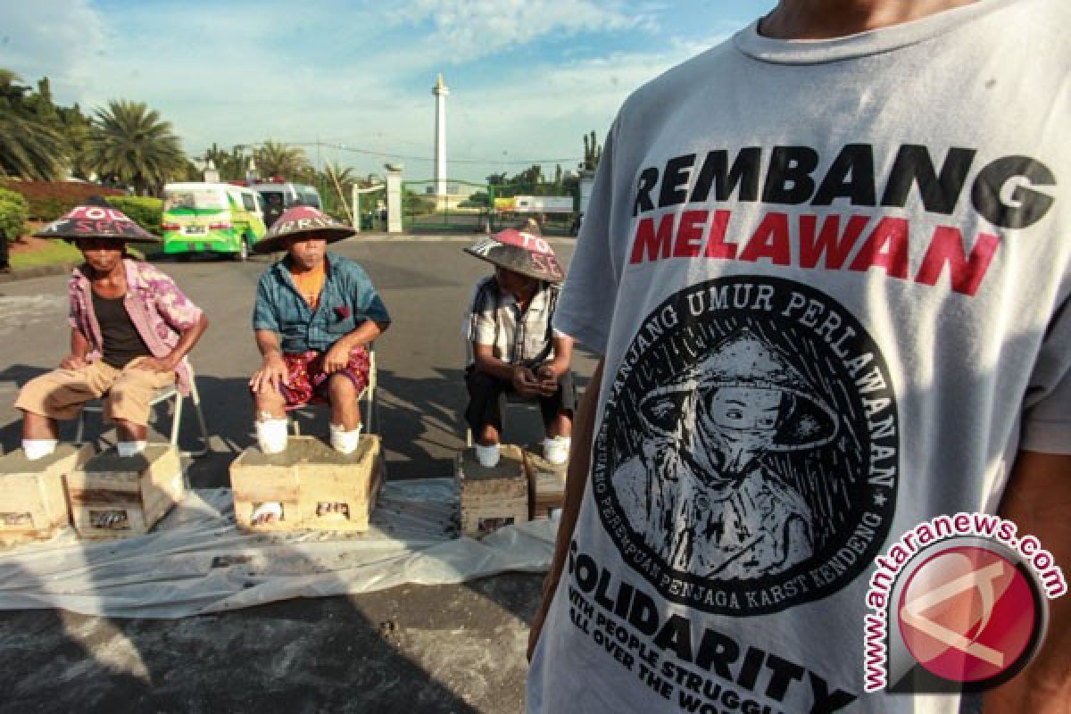 Istana Berduka Cita Atas Meninggalnya Pendemo