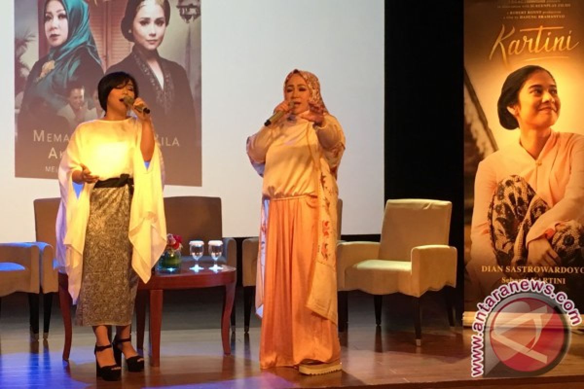 Melly Goeslaw disarankan shalat malam oleh Christine Hakim