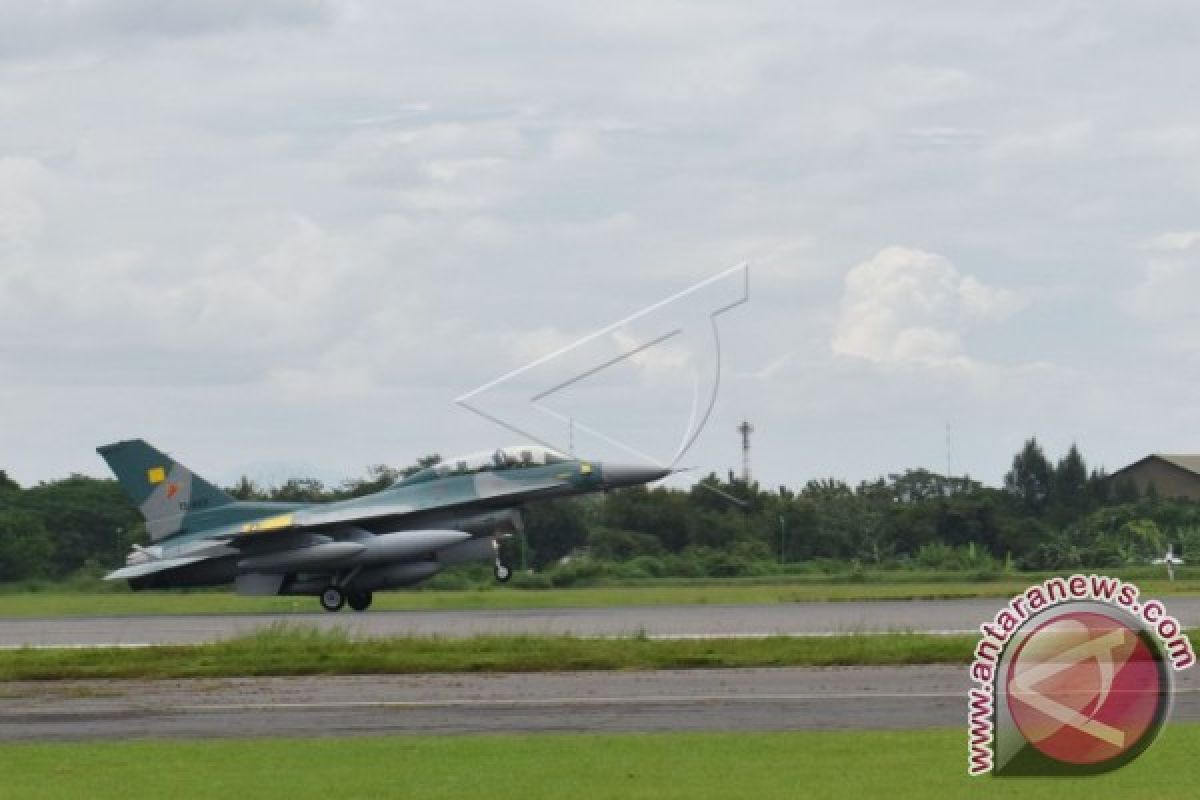 Two F-16 Fighter Planes Arrive from The United States