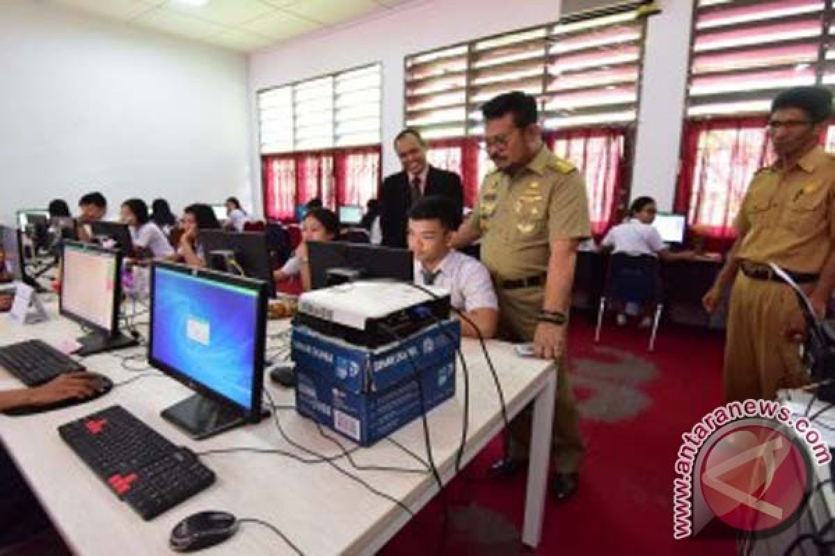 Gubernur Sulsel Tinjau Pelaksanaan USBN