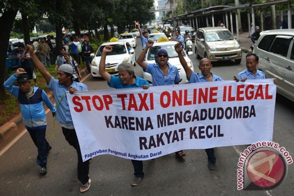 Kemenhub akan Atur Tarif Taksi 