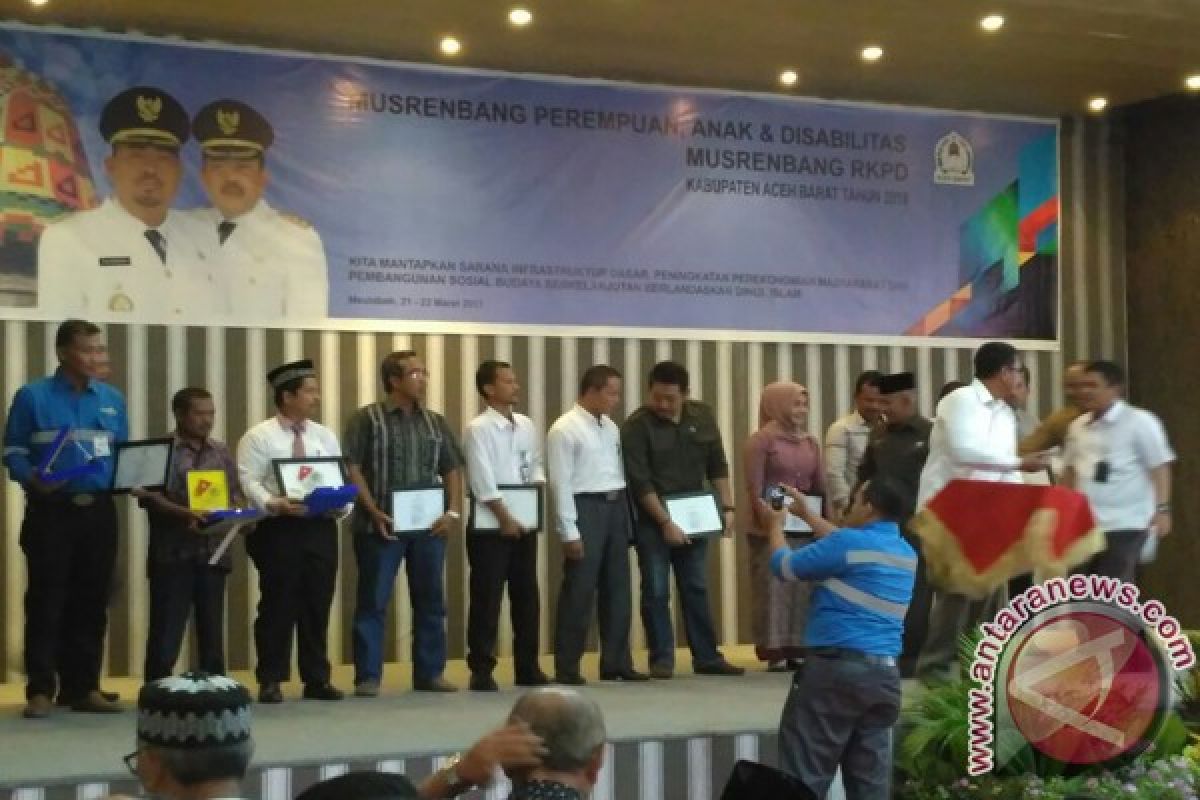 Perusahaan di Aceh Barat terima anugerah CSR Award