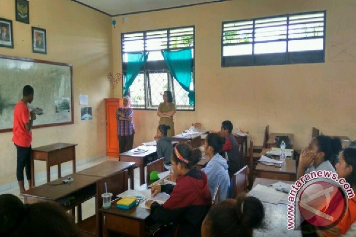 Dispendasbud Mimika programkan les gratis bagi siswa Papua 