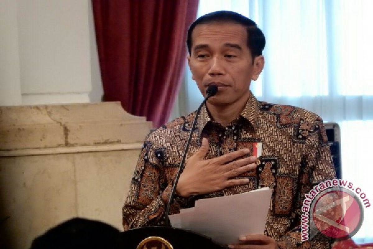 Presiden serahkan KIS kepada warga Batam