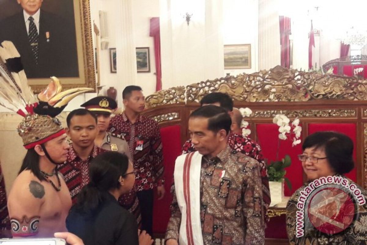 Presiden Jokowi bersama masyarakat adat bahas UUMA