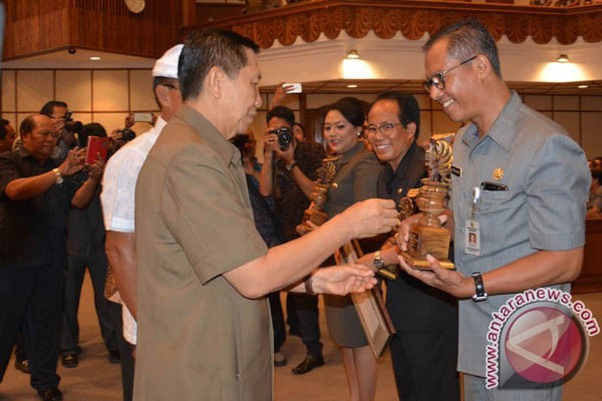 Gubernur Bali Serahkan Anugerah Pangripta Nusantara