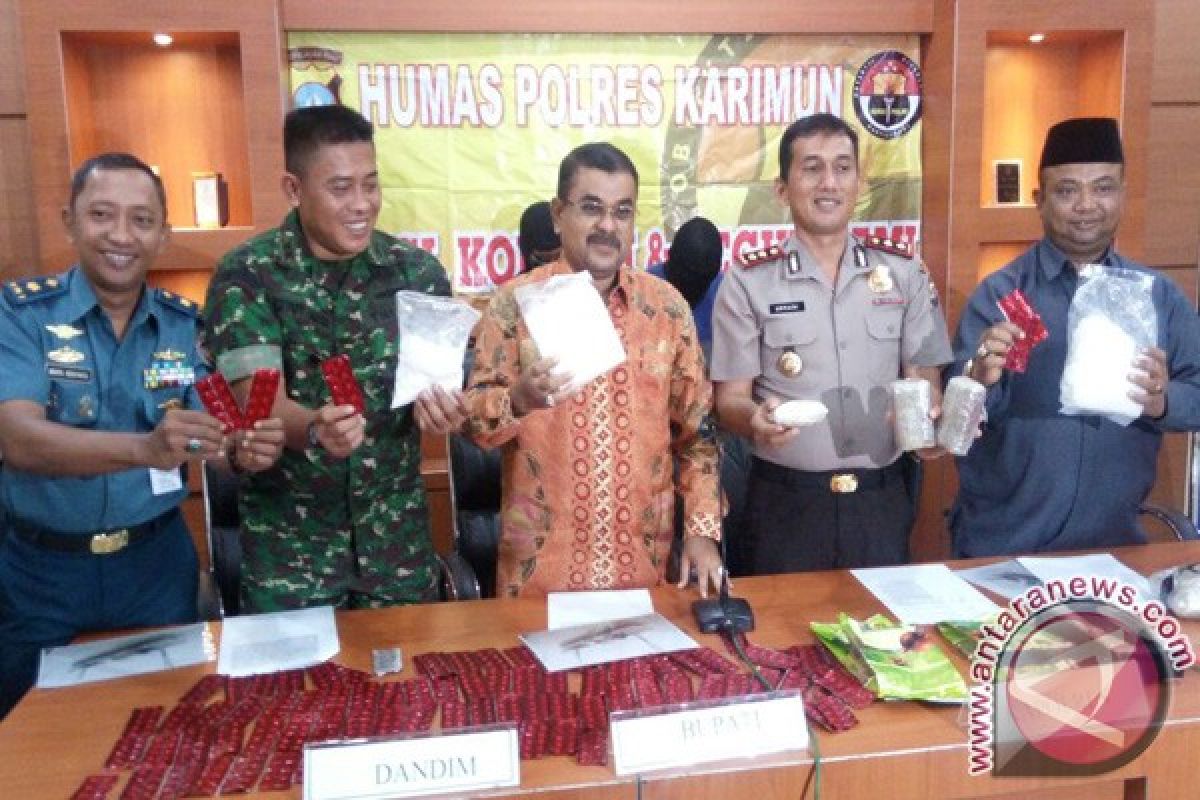 Polres Karimun Tangkap Kapal Bawa Sabu 2,65 Kilogram