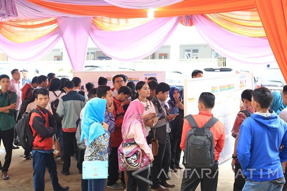 Ribuan Pencari Kerja Ramaikan Bursa Kerja Surabaya