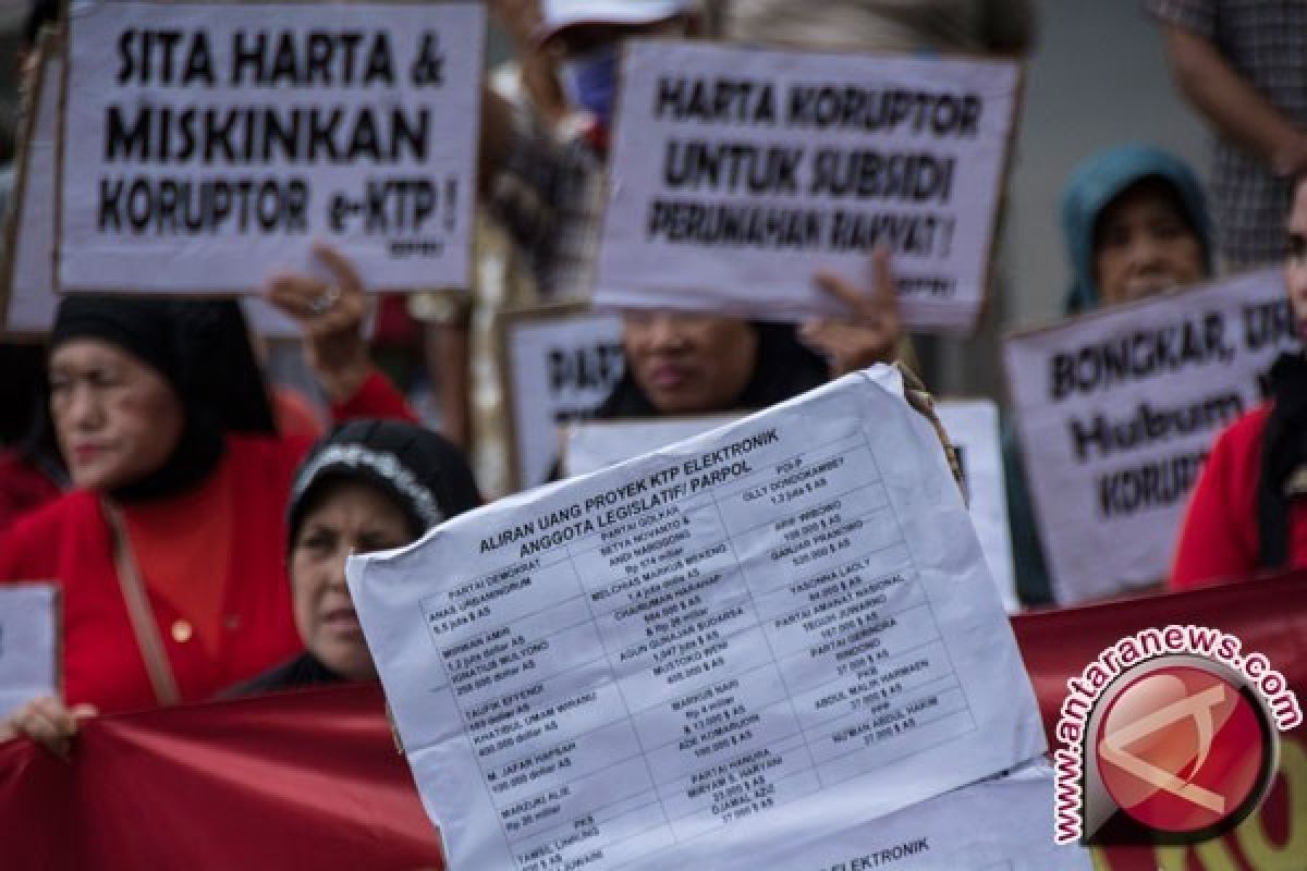 PUKAT desak KPK beberkan 14 orang pengembali uang kasus e-KTP