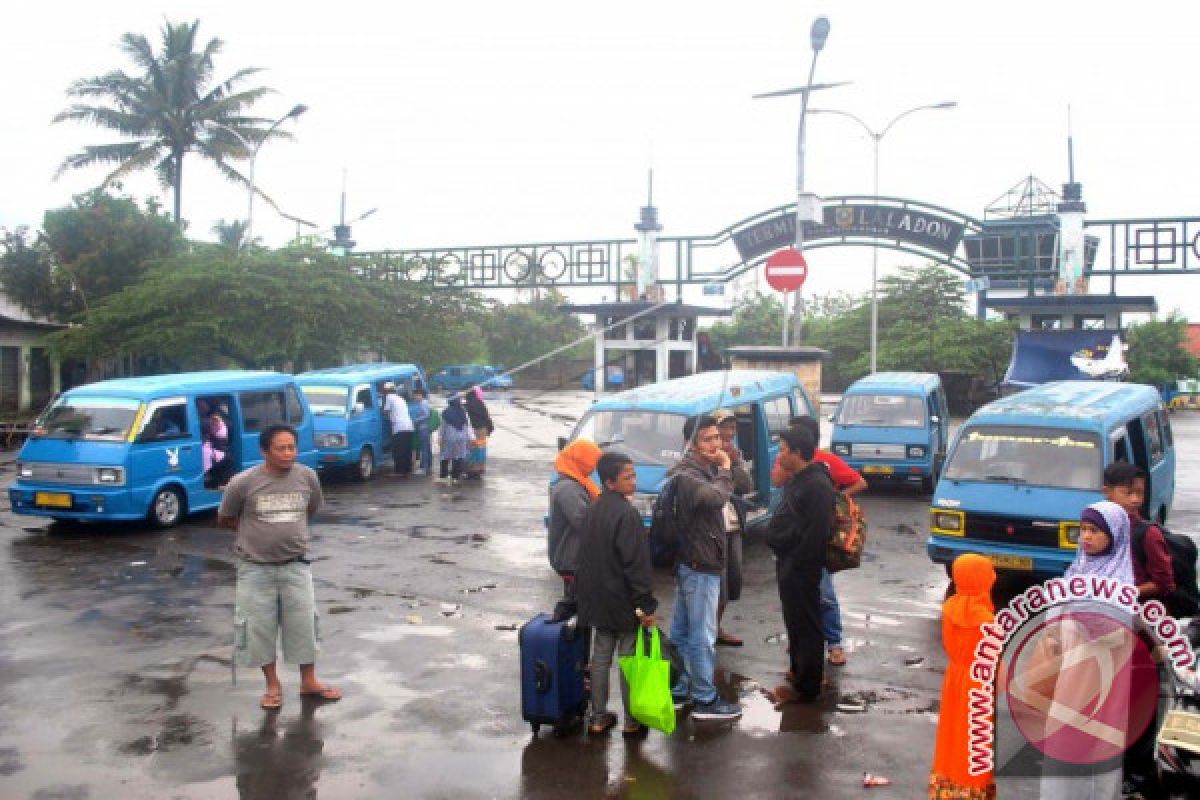 Terminal Angkot Bergantung Penataan Pasar Raya Padang