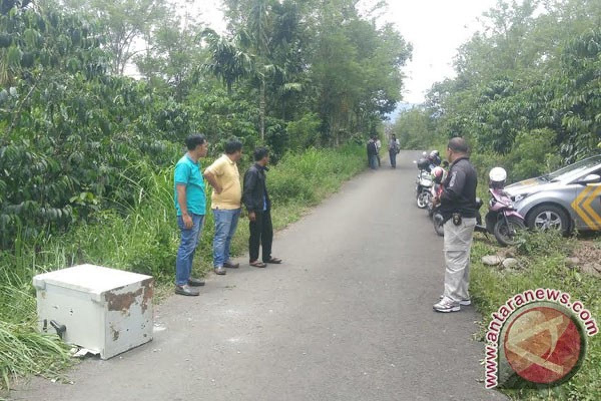 Kawanan Pencuri Bongkar Dua Tempat Usaha