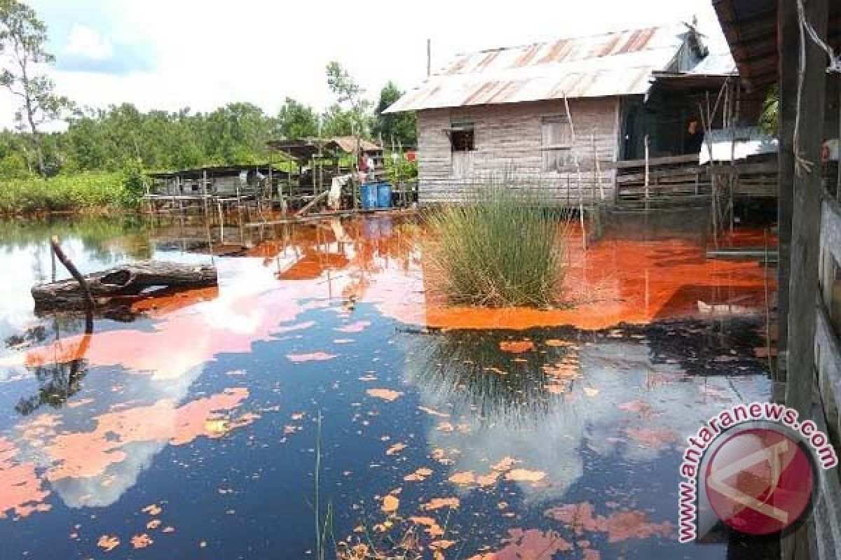 Astaga! Tumpahan CPO, Buat Keluarga Ini tak Bisa Gunakan Air untuk Minum dan Mandi