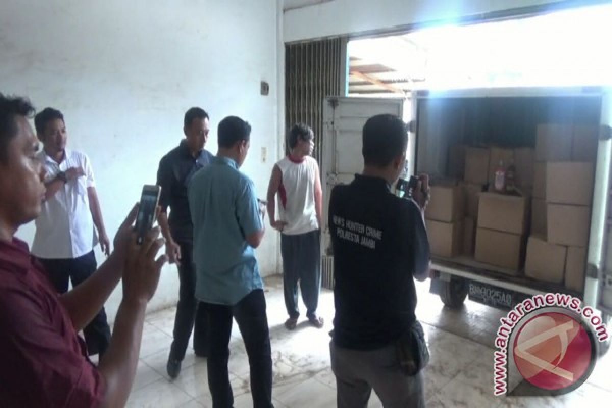  Polda Jambi gerebek gudang minuman keras ilegal