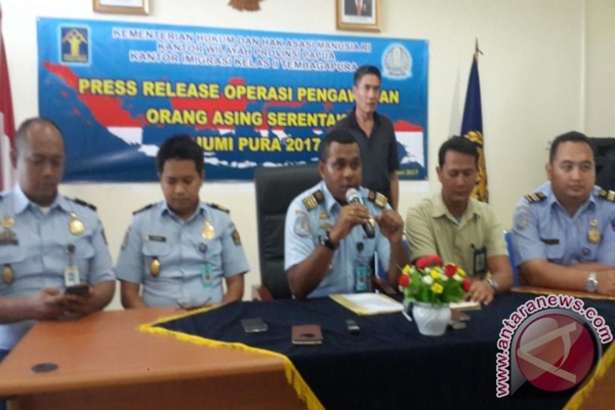 Imigrasi Tembagapura periksa dokumen 135 ABK asal Tiongkok 