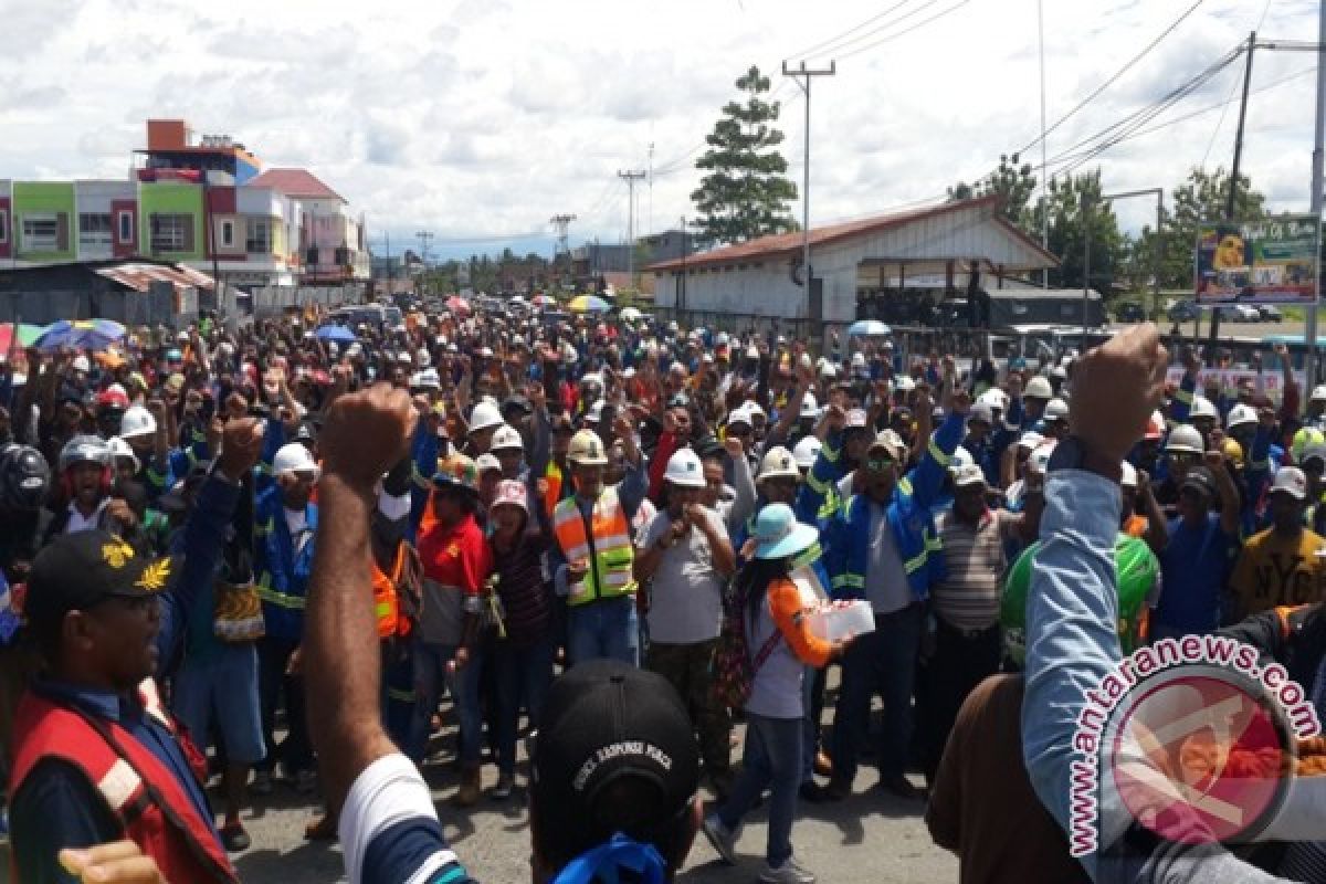 Polisi antisipasi ancaman karyawan Freeport tutup Bandara Mozes Kilangin Timika 
