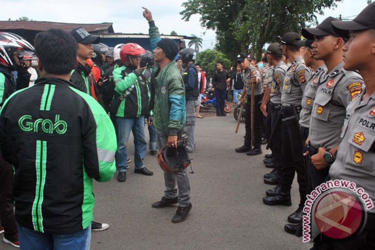 Pascabentrok angkot Laladon tak beroperasi, ini alasannya