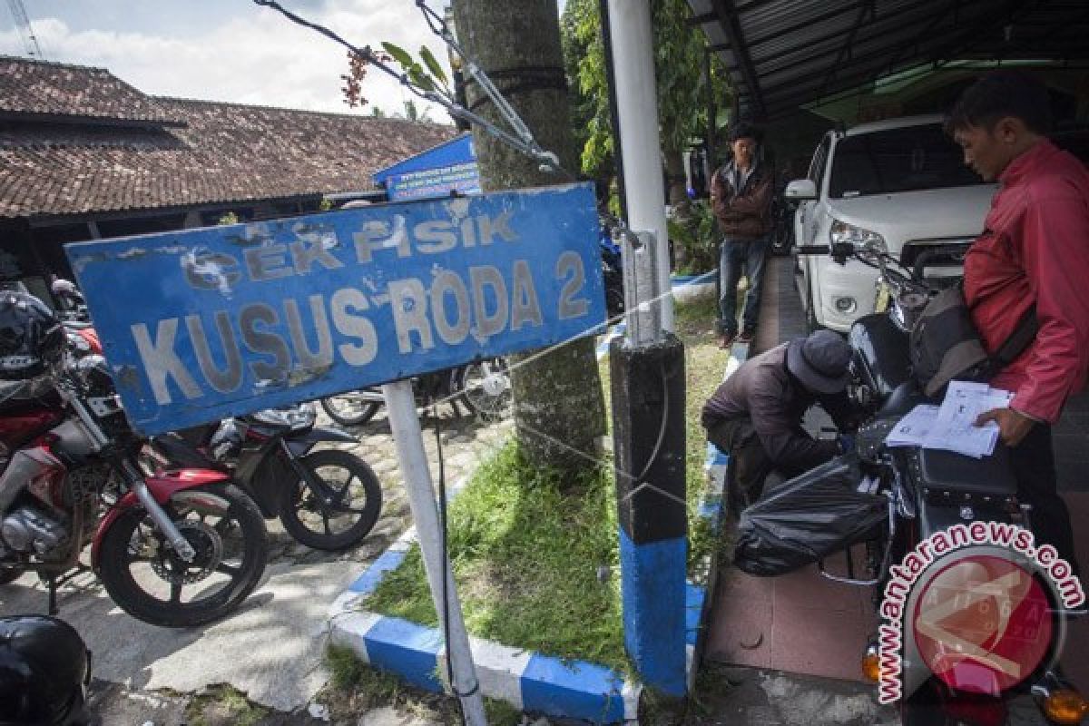 Banyak kendaraan dinas di Dompu tidak bayar pajak