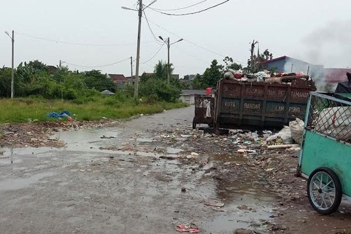 Warga Bandarlampung Keluhkan Keberadaan TPS PKOR Wayhalim  