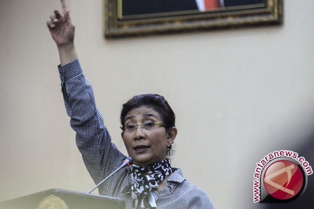 Menteri Susi Pudjiastuti Terima Penghargaan dari  AS