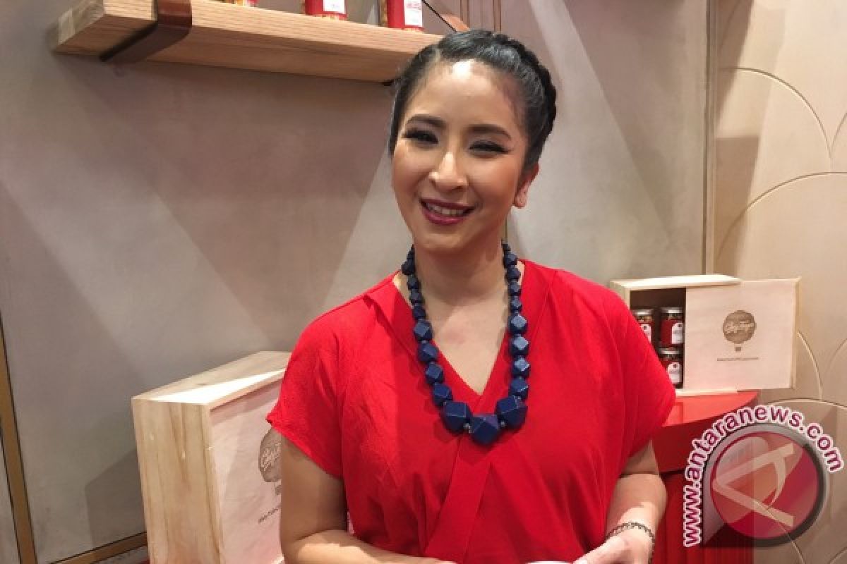 Novita Angie rajin olahraga demi camilan