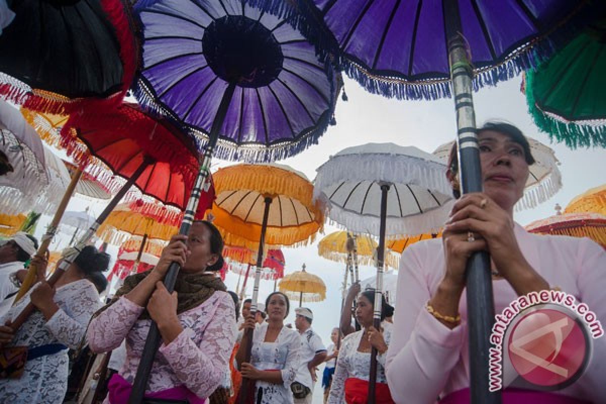 Ribuan penganut agama Hindu jalani "Jalanidhi Puja"