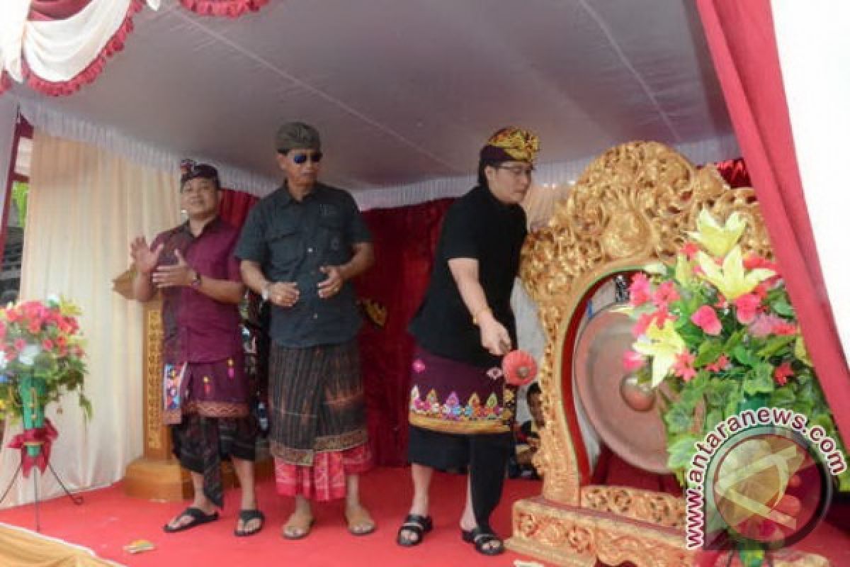 Bupati Badung Buka Parade Ogoh-ogoh Desa Plaga