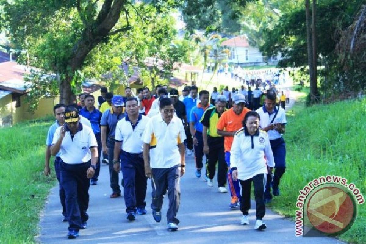 Ratusan Warga Ambon Ikut Olahraga Bela Negara