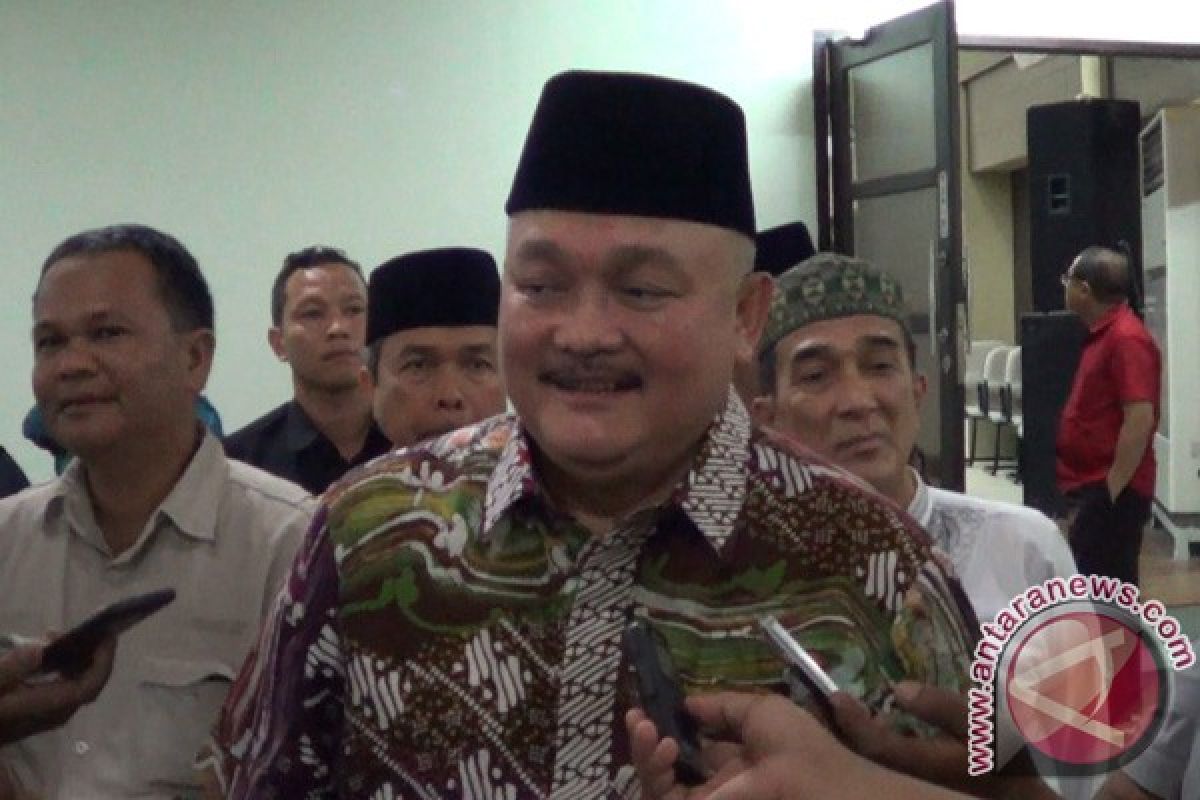 Gubernur minta Balai POM tingkatkan pengawasan makanan