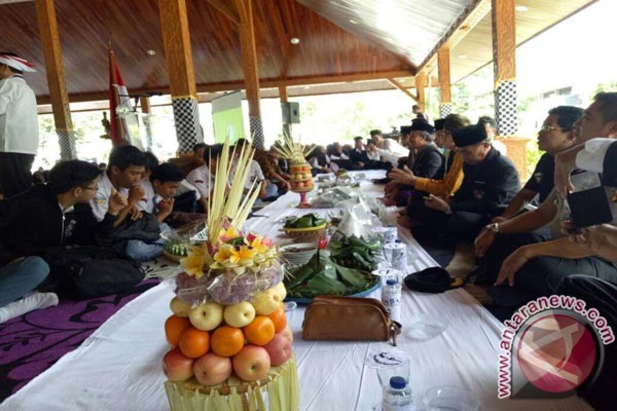 Pelajar Berbagai Agama Di Purwakarta Ikuti 