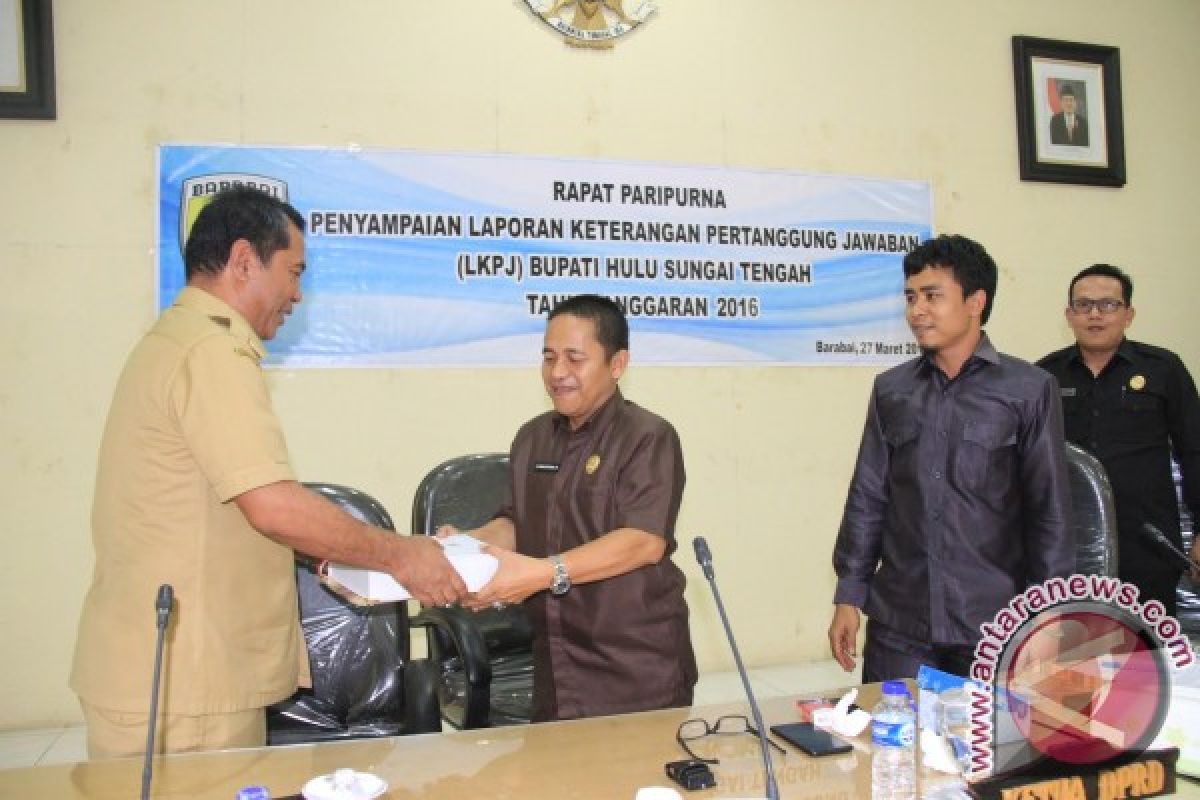 Bupati HST Sampaikan LKPj 2016