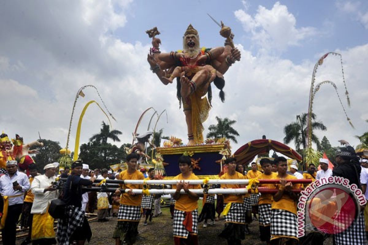 Lomba "ogoh-ogoh" mengisi hari suci Nyepi