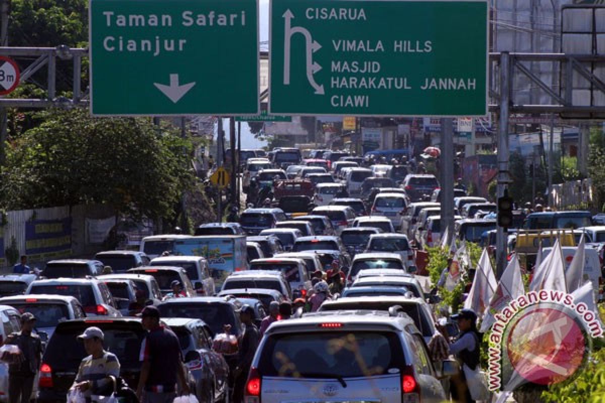 Libur panjang jalur Puncak-Cianjur padat lancar