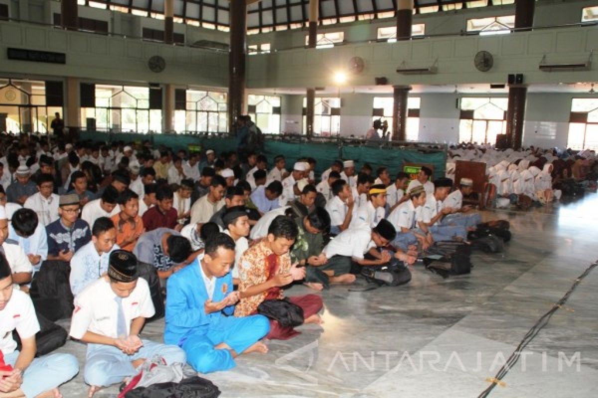 Ratusan Pelajar SMA Sidoarjo Ikuti Doa Bersama