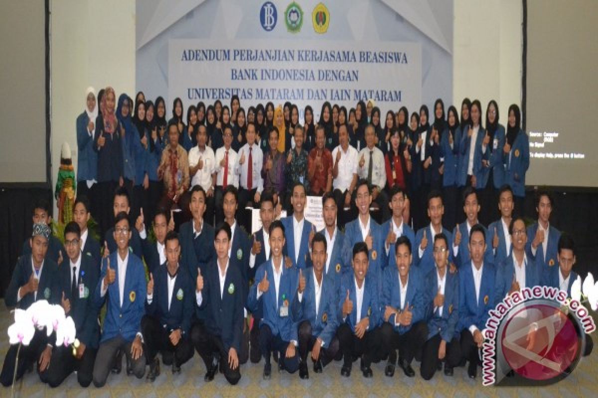 BI Berikan Beasiswa Kepada 80 Mahasiswa NTB