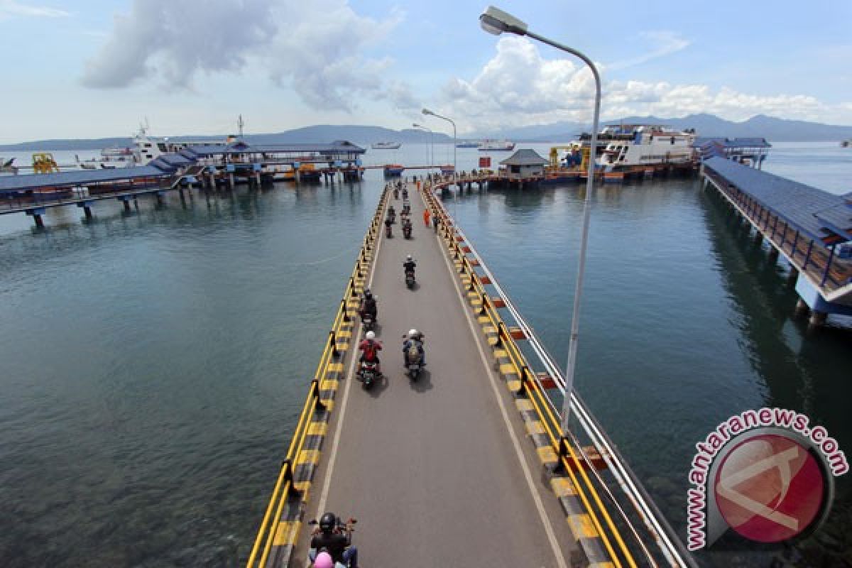 Pelabuhan ketapang dipadati kendaraan saat libur panjang