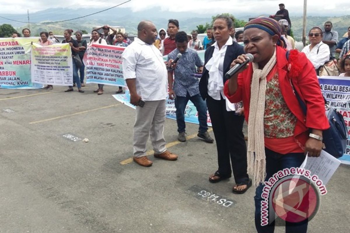 Seratusan pengusaha asli Papua demo di BBPJN X