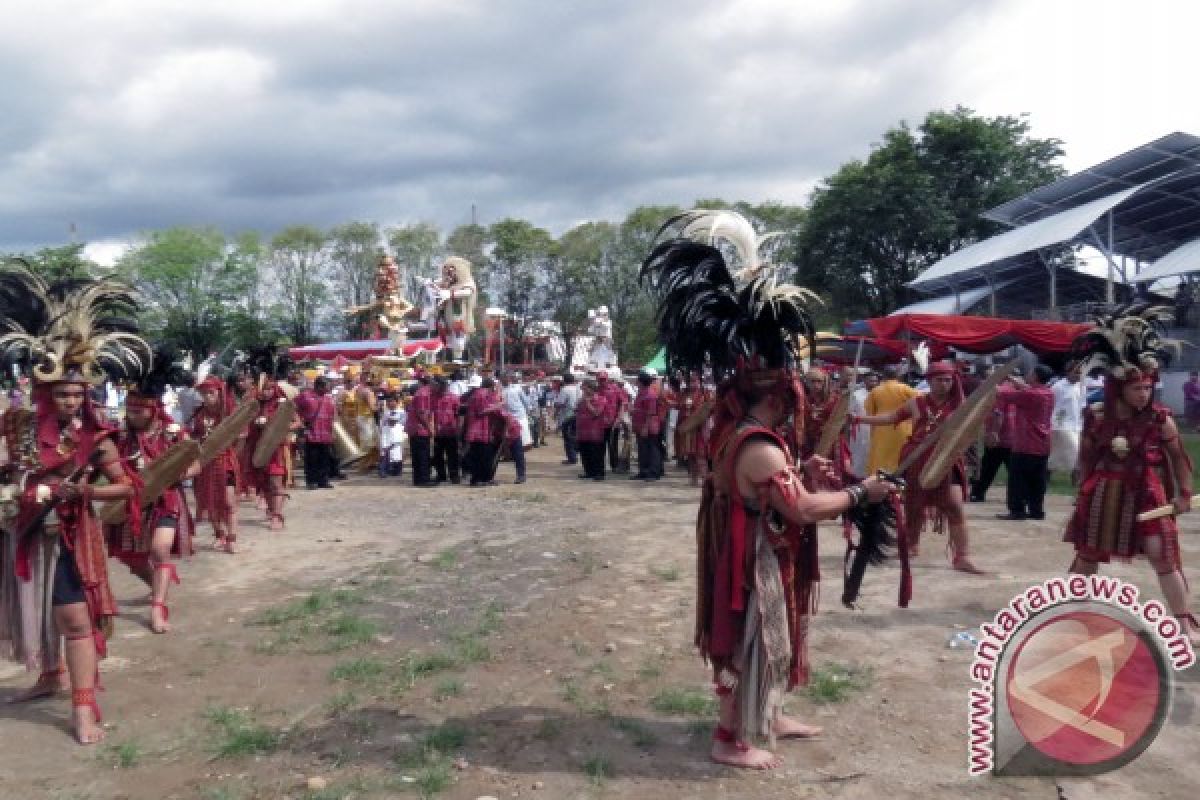 Kabasaran-hadrah-barongsai Warnai Festival Ogoh Ogoh Manado 