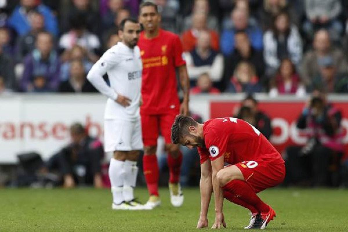 Lallana harus absen bermain bola karena cedera paha