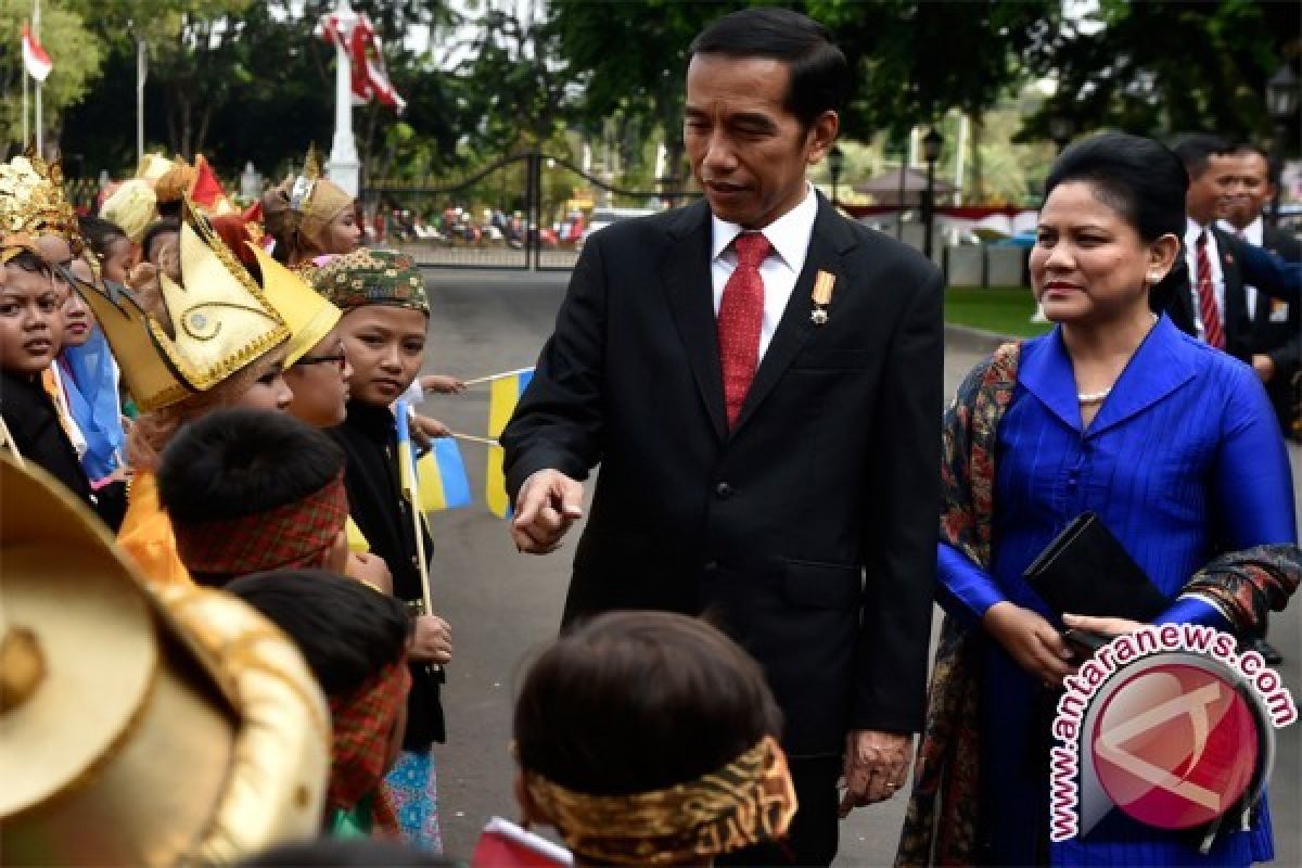 Gaya Iriana Jokowi saat tantang pengajar PAUD Riau