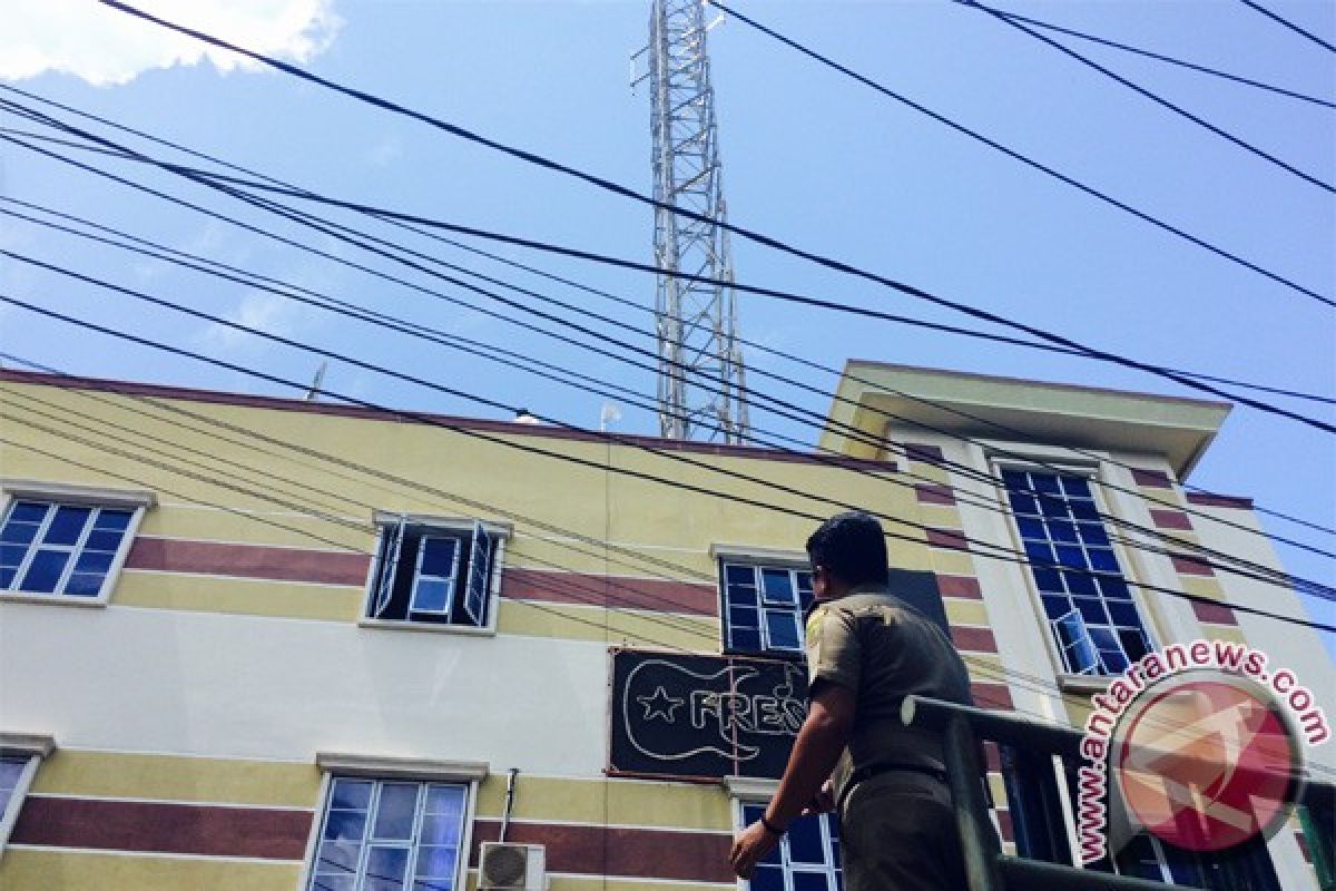 Satpol PP Tanjungpinang Segel Tower Tak Berizin