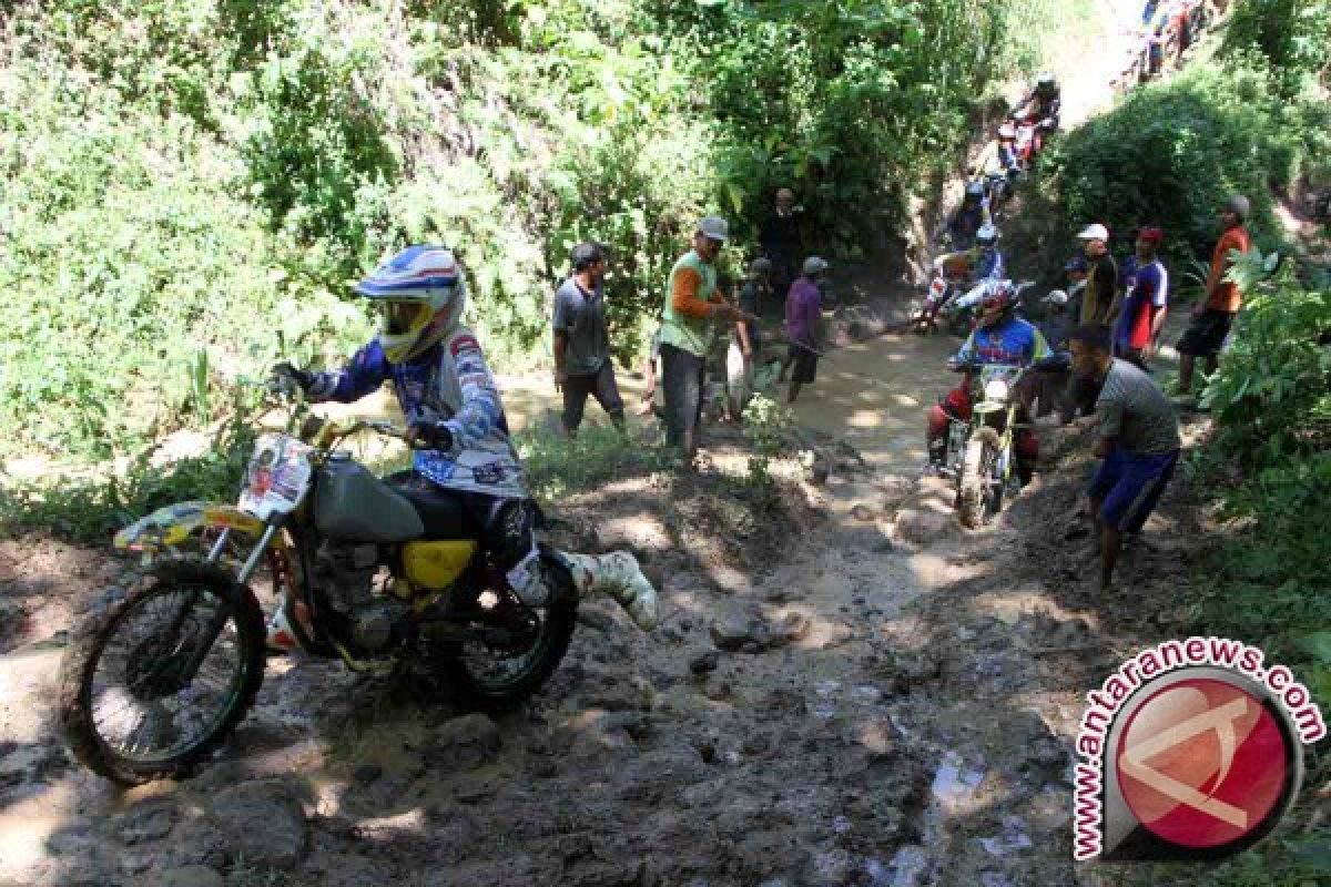 Anggota komunitas motor trail meninggal terseret arus sungai