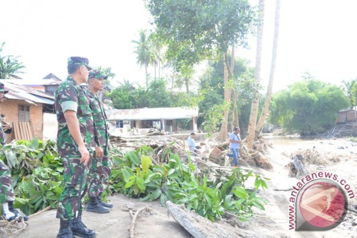 Danrem Tinjau Titik Dampak Bencana