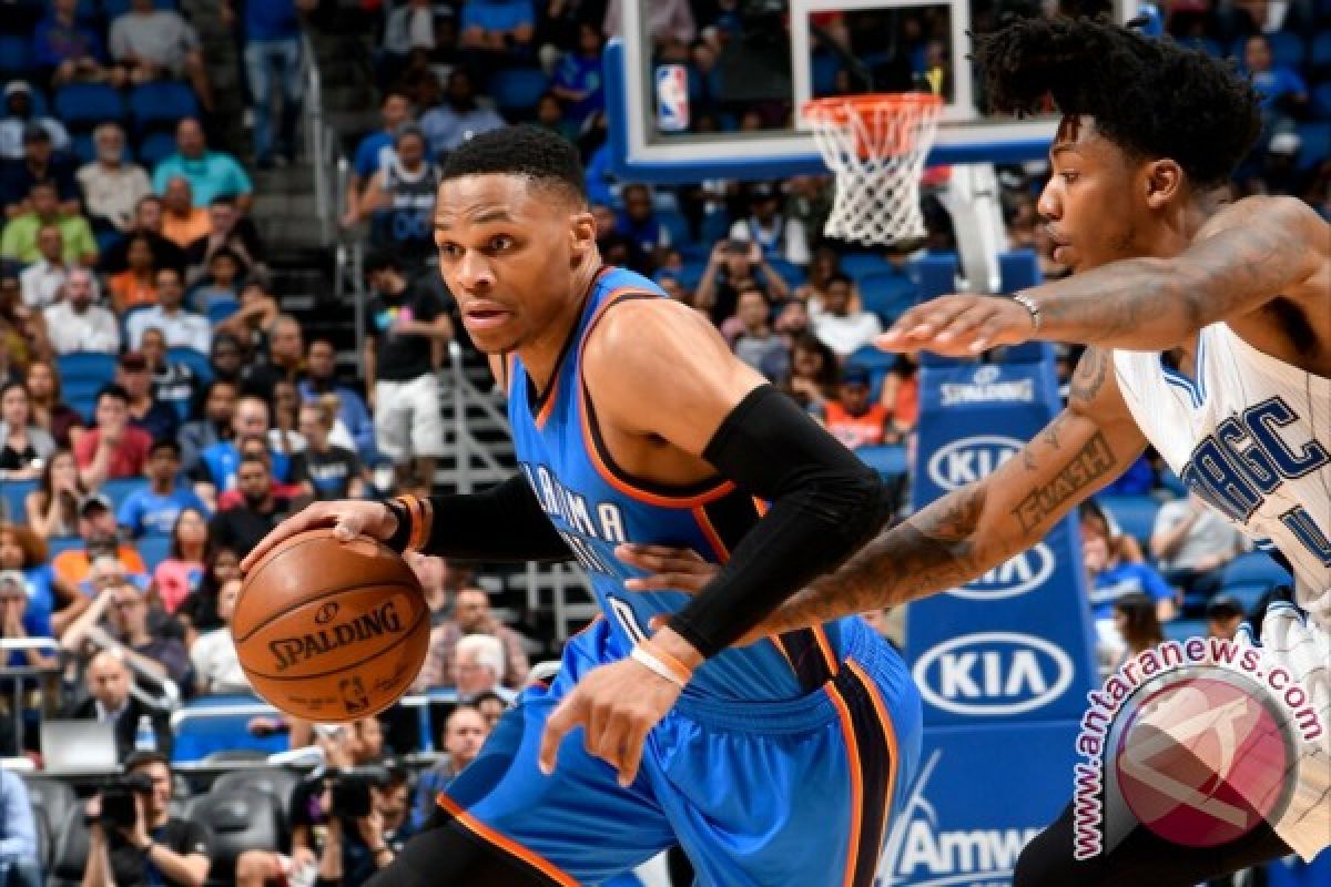 Westbrook torehkan rekor "triple-double" saat Thunder libas Magic