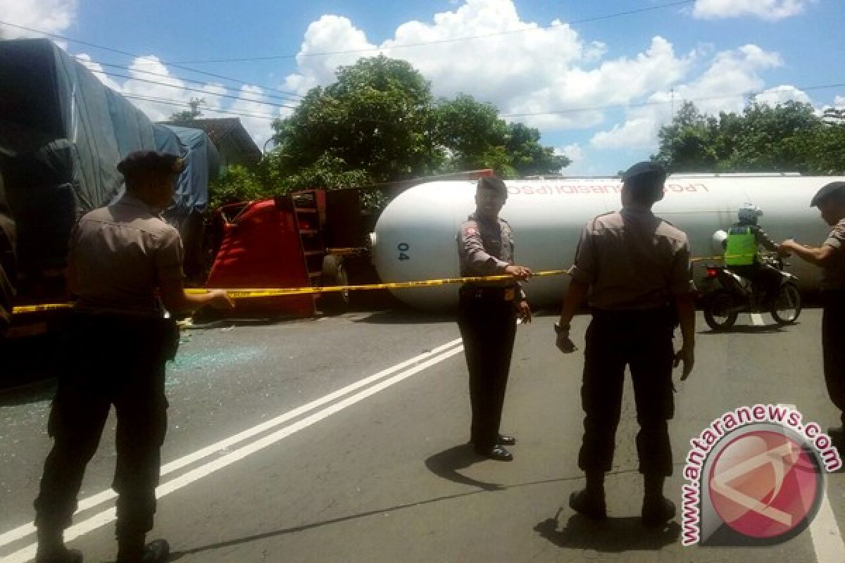 Mobil tangki elpiji tabrakan di jalan Yogyakarta-Purworejo