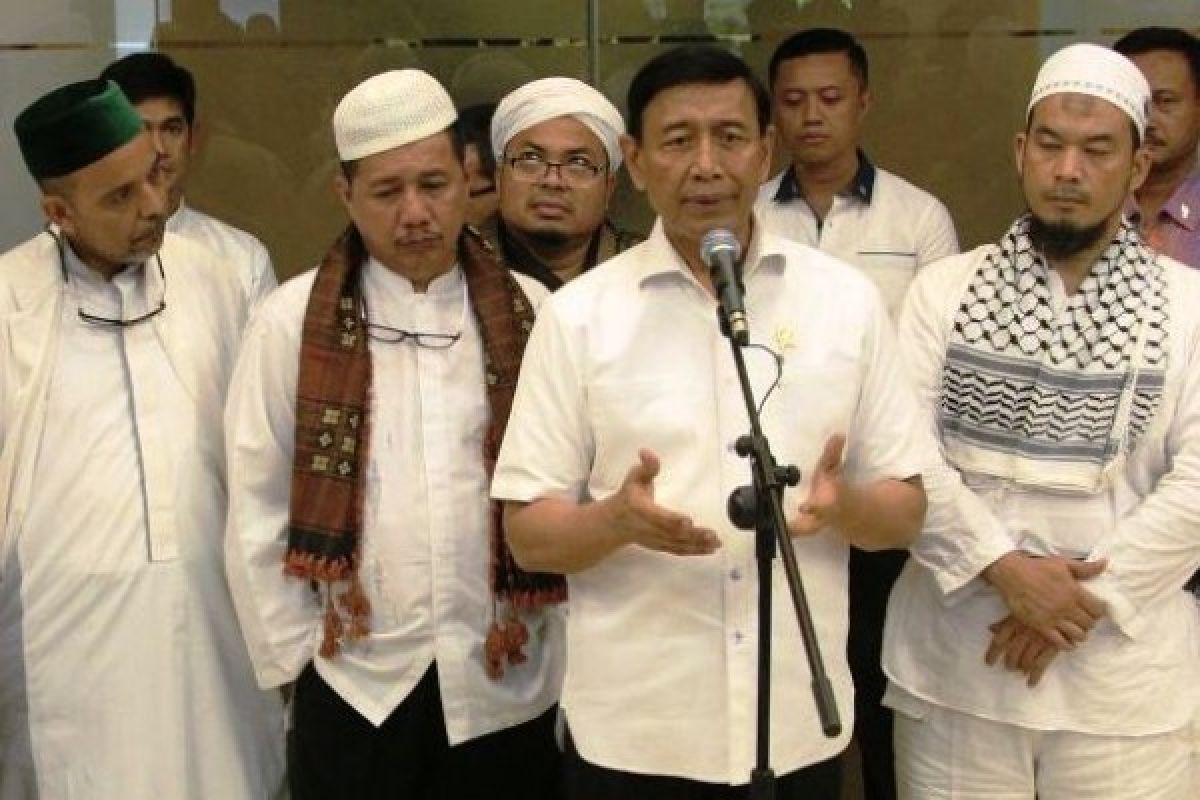 Wiranto janji sampaikan aspirasi demonstran 313 kepada Jokowi