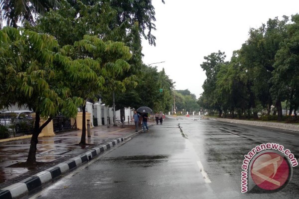 Hujan mengguyur sekitar Istana Merdeka jelang aksi 313