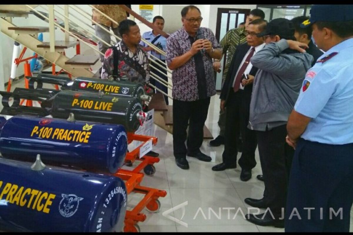 Sebelas Anggota Komisi I DPR RI Kunjungi Pabrik Pembuatan Bom di Malang